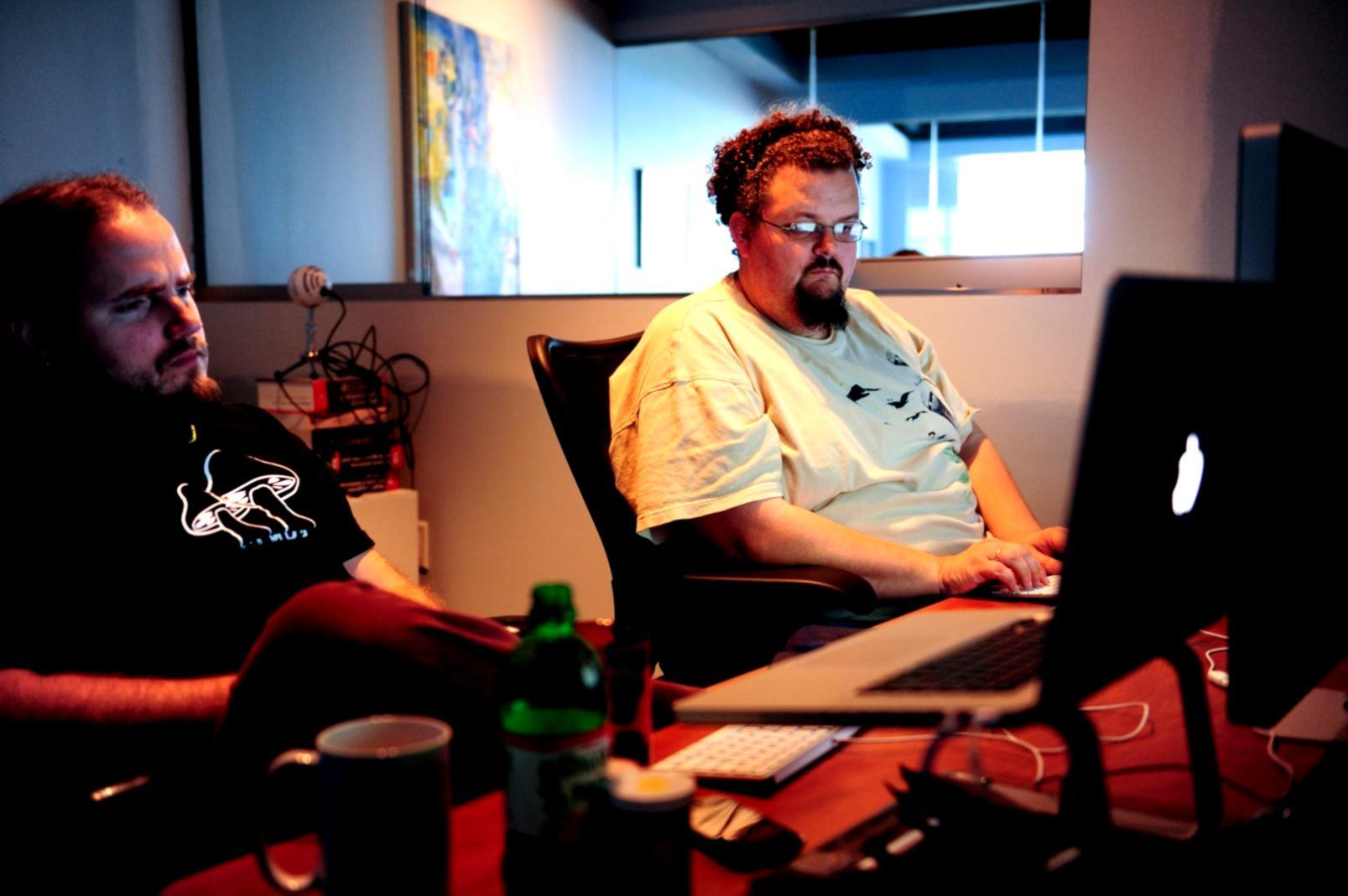 Postazione di lavoro con strumenti per il design web e coding