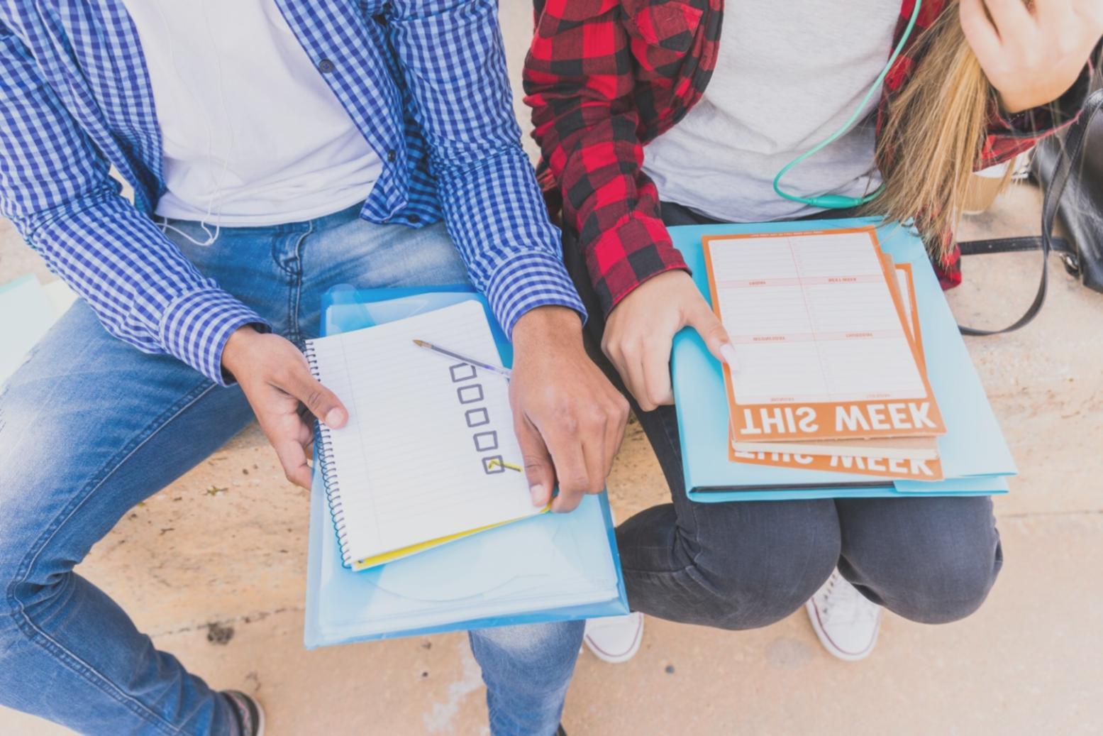 Sessione di coding con focus su sviluppo di layout responsive