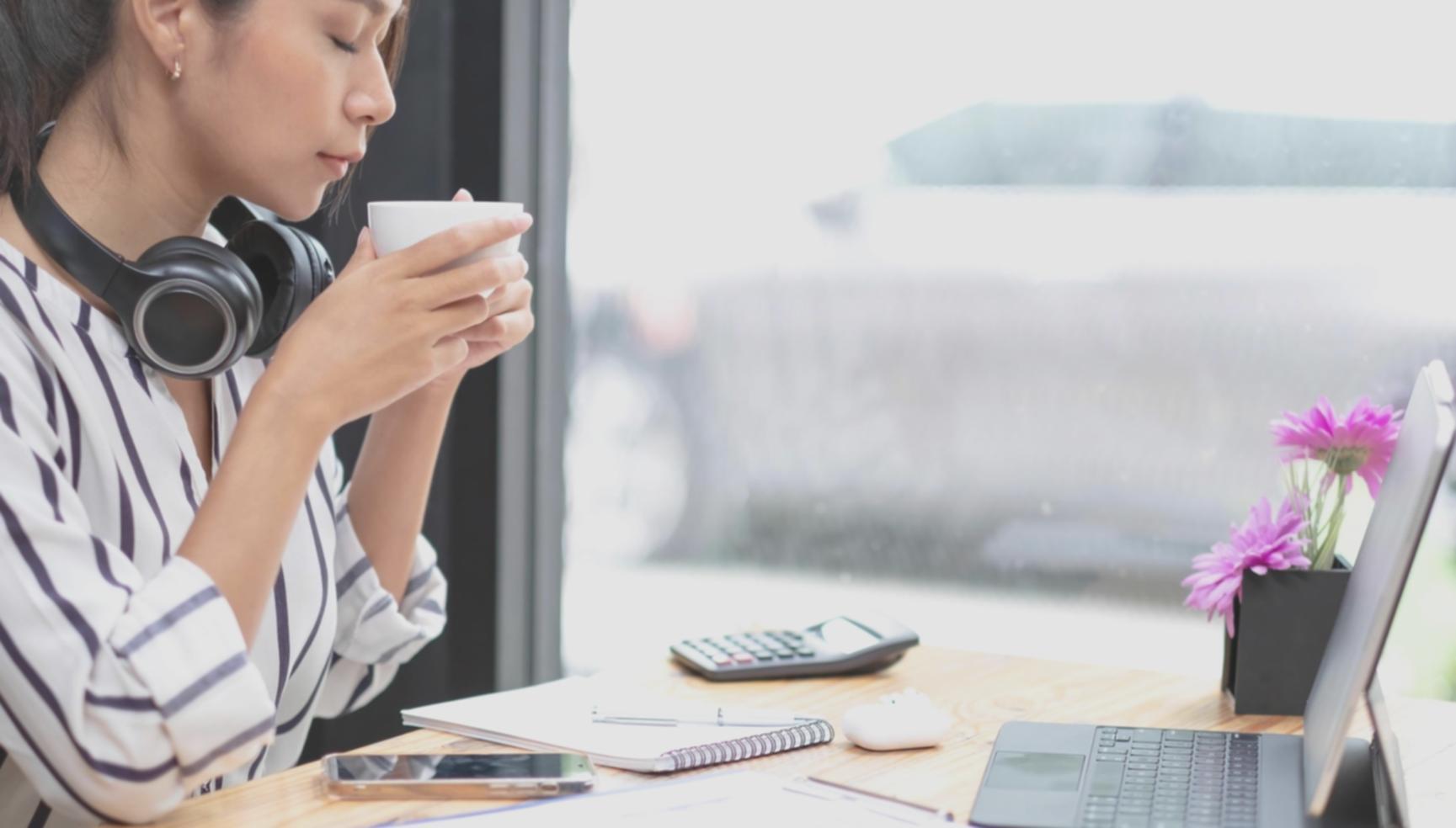 Ambiente di sviluppo con codice HTML e CSS per layout responsivi